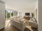 Blick von der Küche zum Wohnbereich - Moderne Erdgeschosswohnung mit Garten in Pötenitz – strandnah zwischen Ostsee und Travemünde
