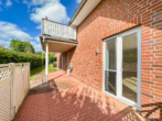 Terrasse mit Zugang vom Wohnzimmer - Moderne Erdgeschosswohnung mit Garten in Pötenitz – strandnah zwischen Ostsee und Travemünde
