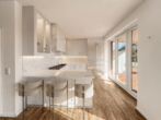 Visualisierung einer möglichen Küchengestaltung (digitales Homestaging) - Moderne Erdgeschosswohnung mit Garten in Pötenitz – strandnah zwischen Ostsee und Travemünde