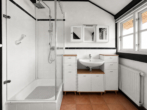 Badezimmer - Reetgedecktes Reihenmittelhaus in idyllischer Lage von 23936 Blüssen