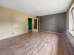 Wohnzimmer im Erdgeschoss - Gepflegtes Einfamilienhaus mit 103 m² Wohnfläche, Vollkeller und energieeffizienter Gasheizung (Bj. 2017)
