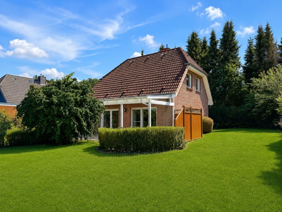 Einfamilienhaus mit Vollkeller, Garage und schönem Garten in Dassendorf, 21521 Dassendorf, Haus