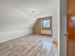 Haus 1 Zimmer 2 im OG - Zwei Häuser, viele Möglichkeiten – Wohnen & Vermieten in Mölln