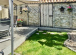 Garageneingang vom Garten - Stilvolles Wohnen in Travemünde – Außergewöhnliches KfW- Effizienzhaus mit mediterranem Charme