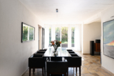 Blick vom Flur in das Wohnzimmer - Architektenhaus mit Galerie auf großzügigem Grundstück in ruhiger Lage von Mölln